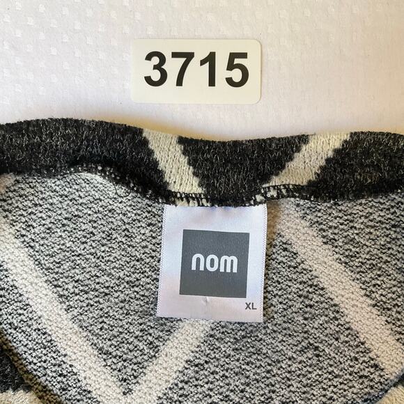 NOM Women Knit Blouse size XL Long Sleeve Crew Neck Stretchy Plaid Black & White - Picture 5 of 9